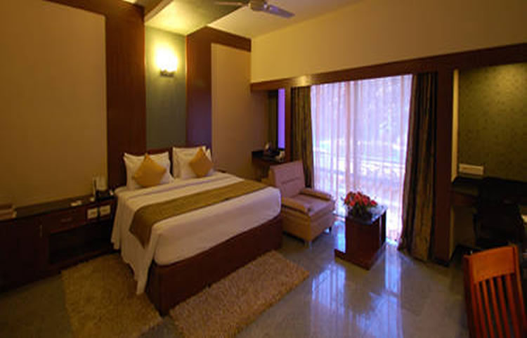 Velan Hotel Ritz suite room